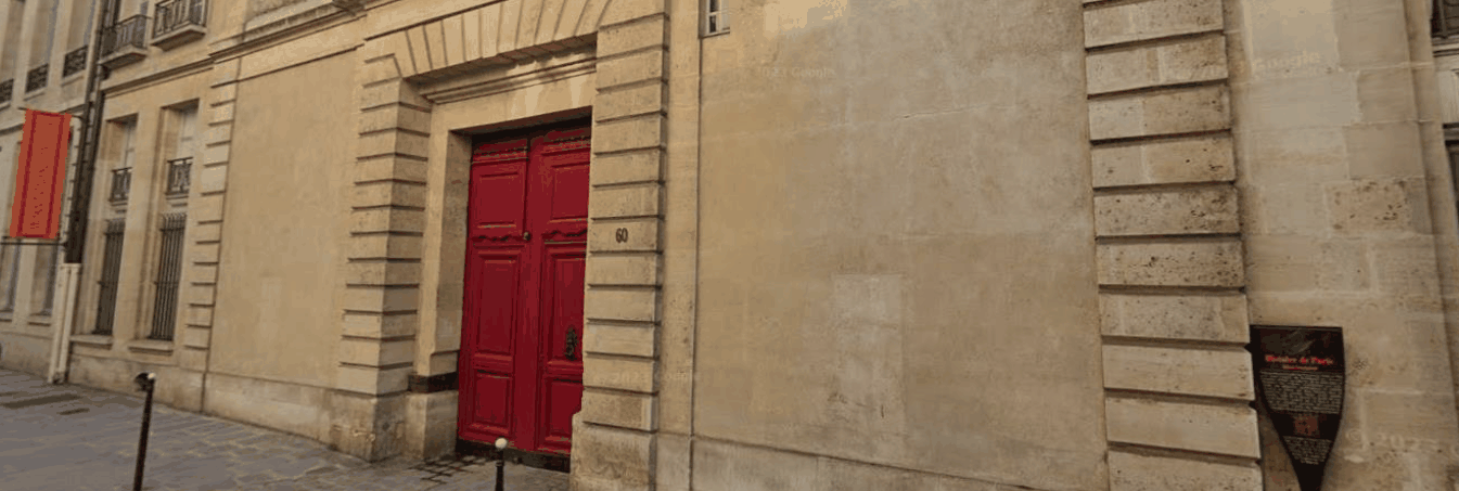 Entrance to Club de la Chasse through the red door on Rue des Archives